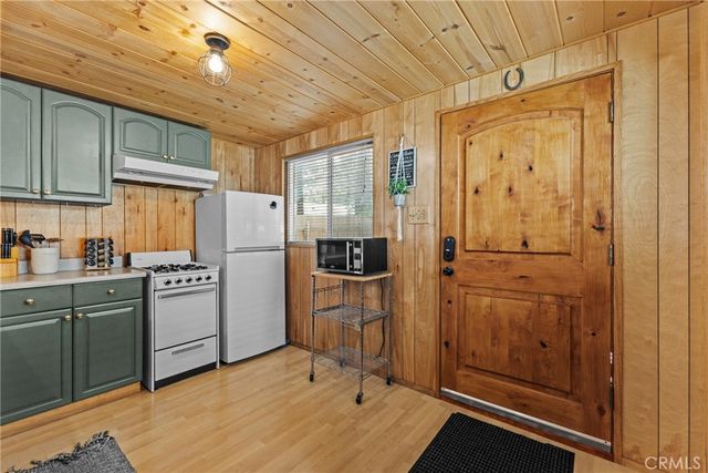 317 Moreno, Sugarloaf, CA 92386