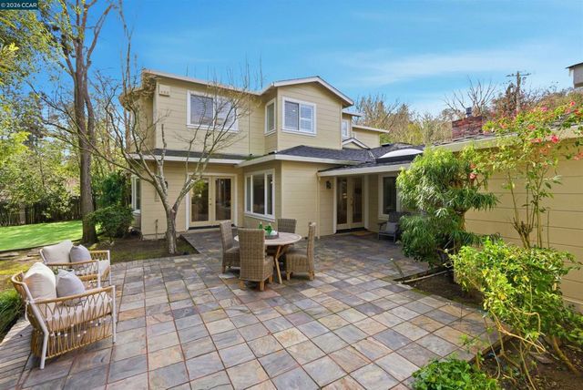 82 Sleepy Hollow Ln, Orinda, CA 94563