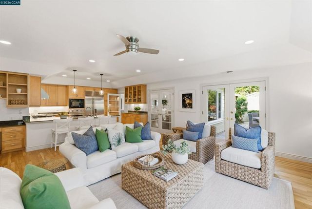 82 Sleepy Hollow Ln, Orinda, CA 94563