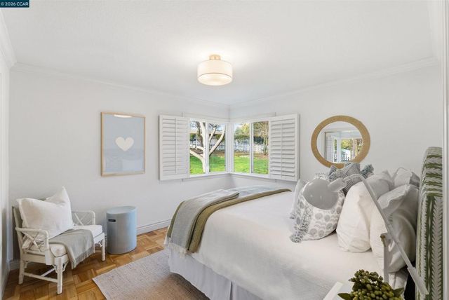 82 Sleepy Hollow Ln, Orinda, CA 94563