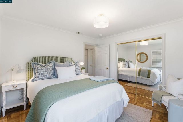 82 Sleepy Hollow Ln, Orinda, CA 94563