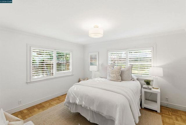 82 Sleepy Hollow Ln, Orinda, CA 94563