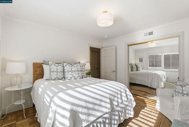 82 Sleepy Hollow Ln, Orinda, CA 94563