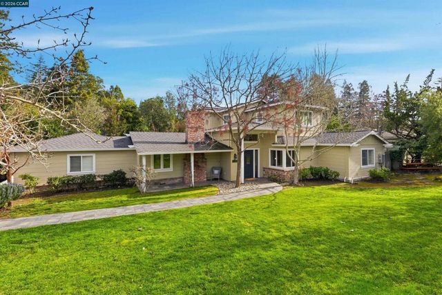 82 Sleepy Hollow Ln, Orinda, CA 94563