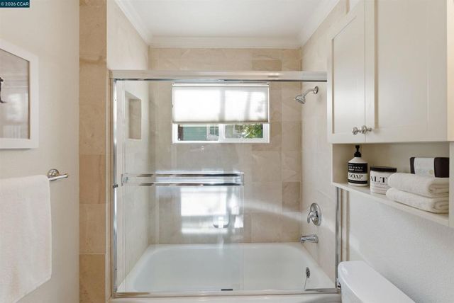 82 Sleepy Hollow Ln, Orinda, CA 94563