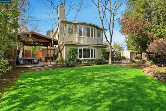 82 Sleepy Hollow Ln, Orinda, CA 94563