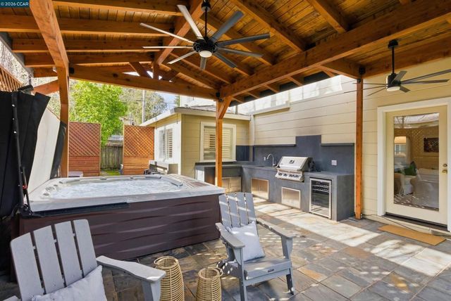 82 Sleepy Hollow Ln, Orinda, CA 94563