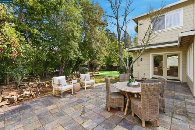 82 Sleepy Hollow Ln, Orinda, CA 94563