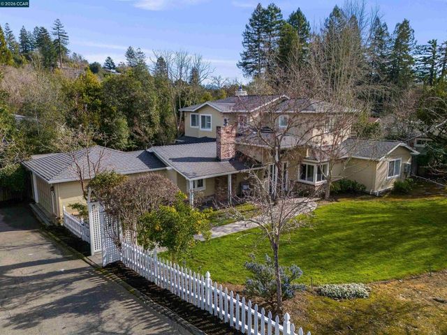 82 Sleepy Hollow Ln, Orinda, CA 94563