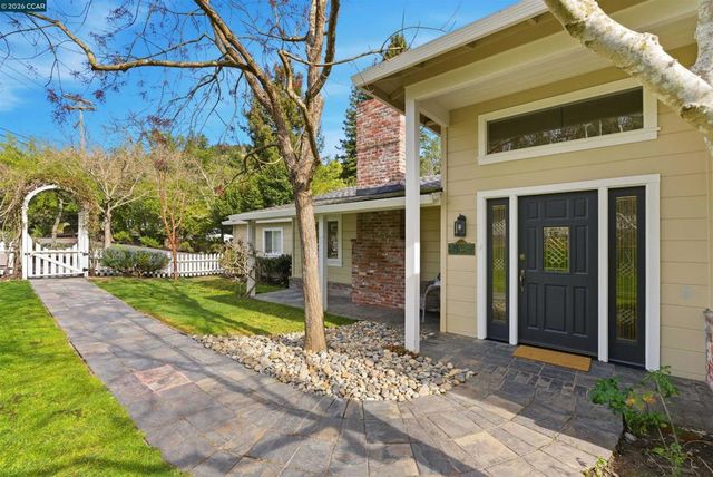 82 Sleepy Hollow Ln, Orinda, CA 94563