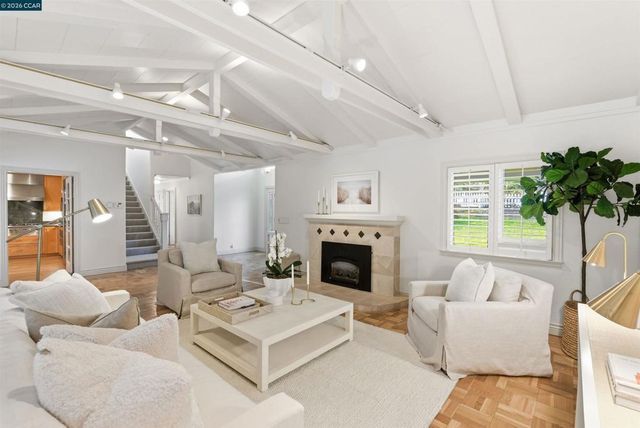 82 Sleepy Hollow Ln, Orinda, CA 94563