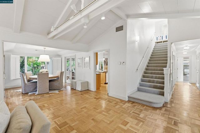 82 Sleepy Hollow Ln, Orinda, CA 94563