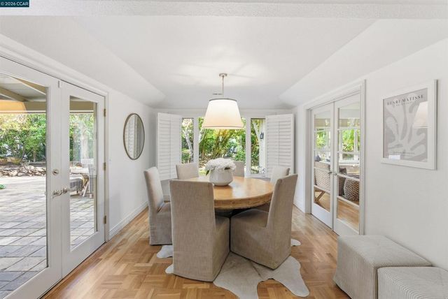 82 Sleepy Hollow Ln, Orinda, CA 94563