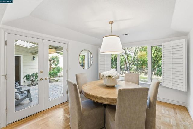 82 Sleepy Hollow Ln, Orinda, CA 94563