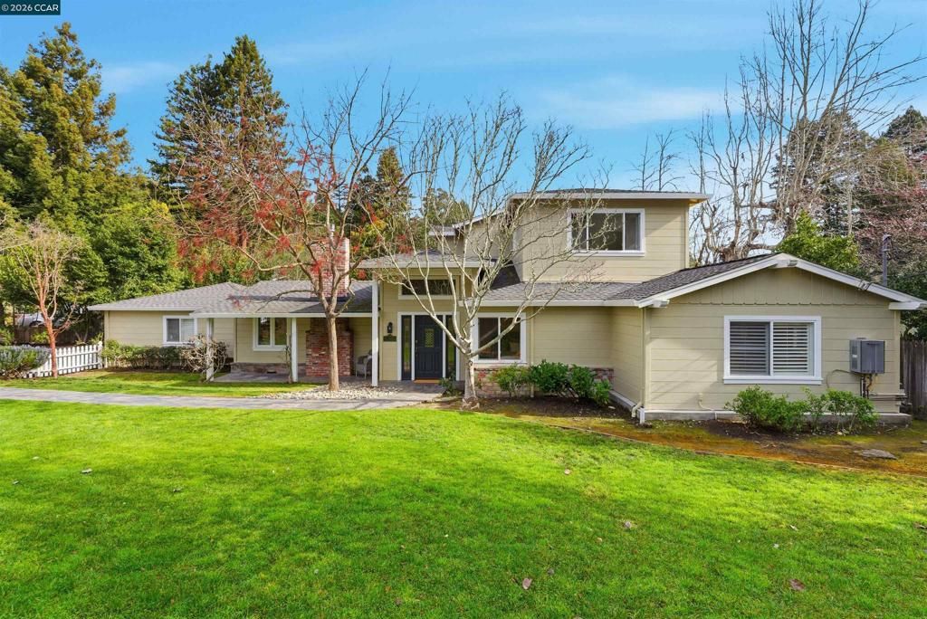82 Sleepy Hollow Ln, Orinda, CA 94563