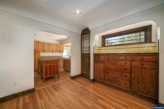 1390 Elm St NW, Salem, OR 97304