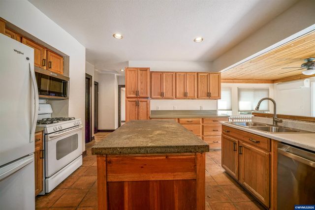 1390 Elm St NW, Salem, OR 97304