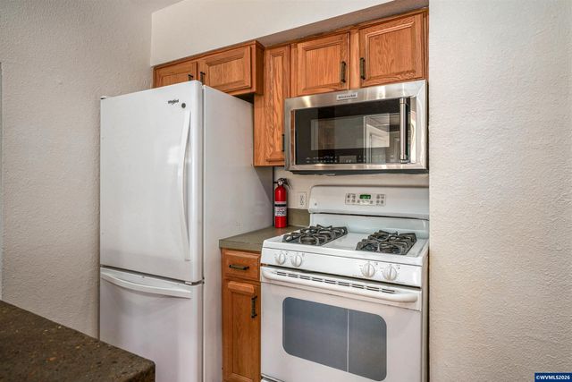 1390 Elm St NW, Salem, OR 97304