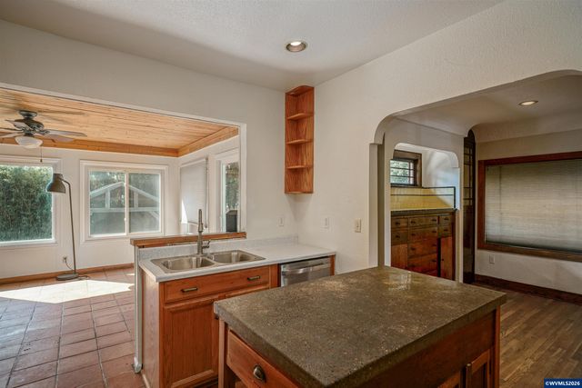 1390 Elm St NW, Salem, OR 97304
