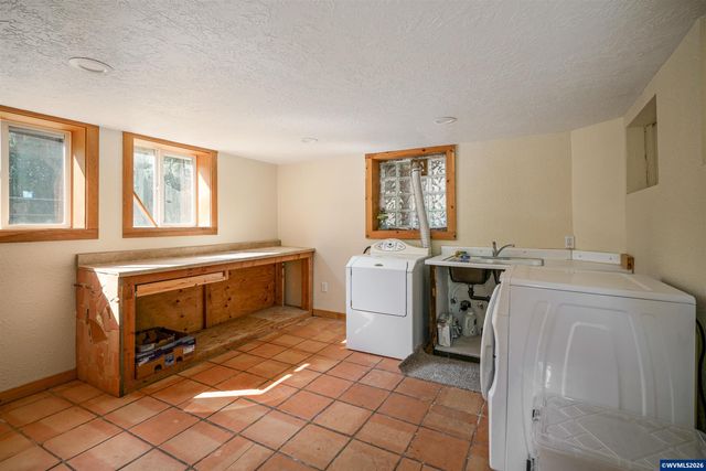1390 Elm St NW, Salem, OR 97304