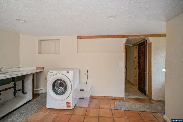 1390 Elm St NW, Salem, OR 97304