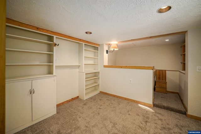 1390 Elm St NW, Salem, OR 97304