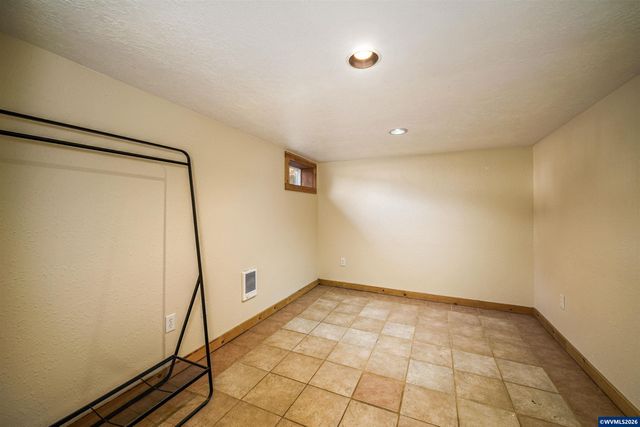 1390 Elm St NW, Salem, OR 97304
