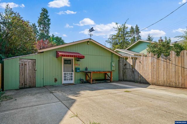 1390 Elm St NW, Salem, OR 97304