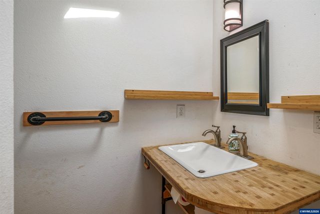 1390 Elm St NW, Salem, OR 97304