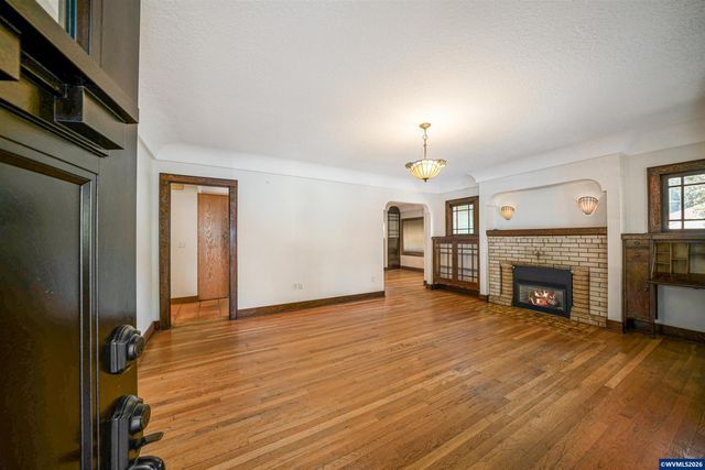 1390 Elm St NW, Salem, OR 97304
