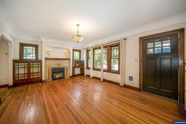 1390 Elm St NW, Salem, OR 97304