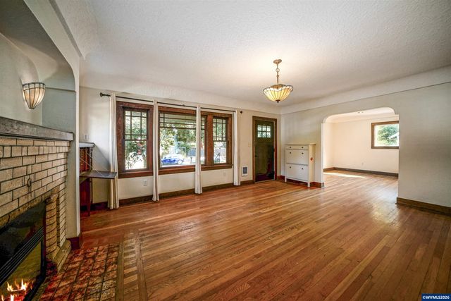 1390 Elm St NW, Salem, OR 97304