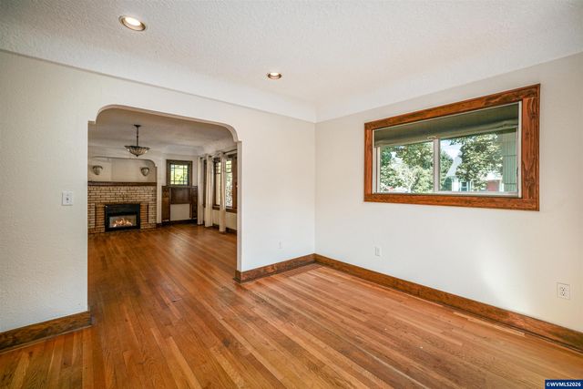 1390 Elm St NW, Salem, OR 97304