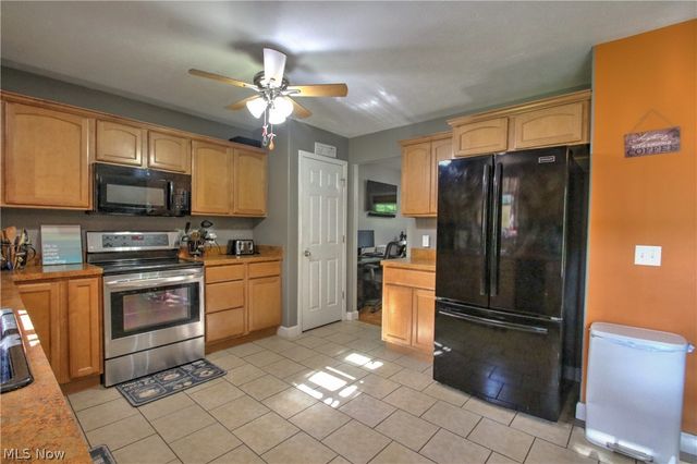 2157 Flame Lake Drive, Roaming Shores, OH 44084