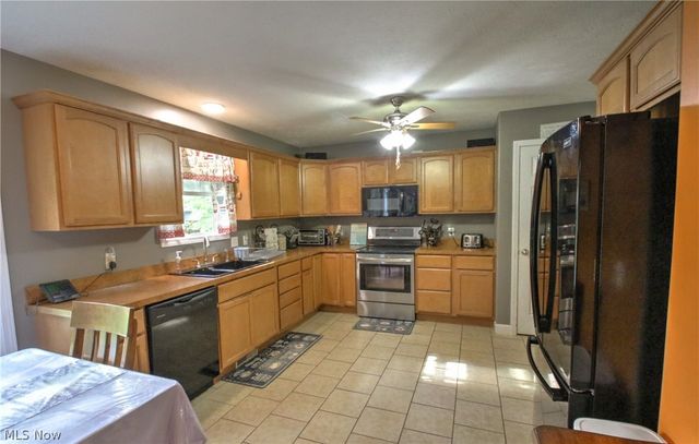 2157 Flame Lake Drive, Roaming Shores, OH 44084