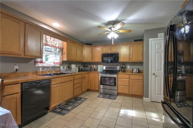 2157 Flame Lake Drive, Roaming Shores, OH 44084