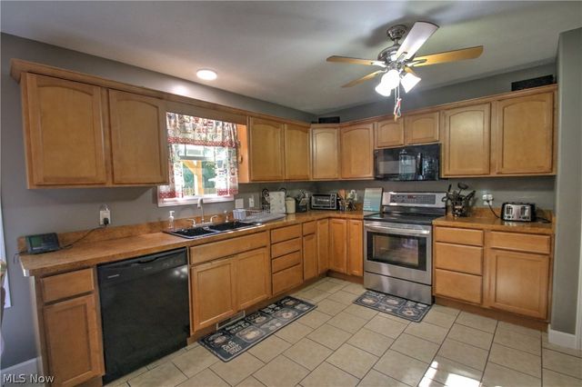 2157 Flame Lake Drive, Roaming Shores, OH 44084