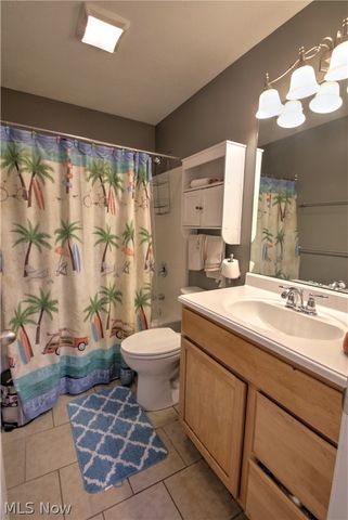 2157 Flame Lake Drive, Roaming Shores, OH 44084