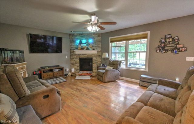 2157 Flame Lake Drive, Roaming Shores, OH 44084