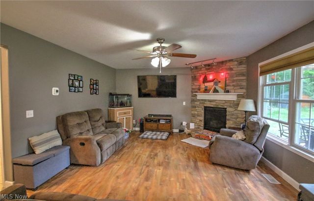2157 Flame Lake Drive, Roaming Shores, OH 44084