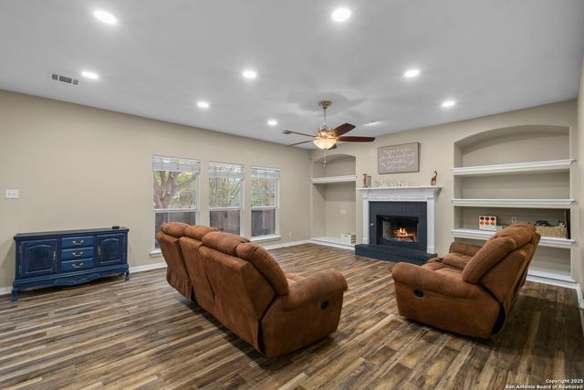 47 FERRIS CRK, San Antonio, TX 78254