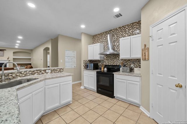 47 FERRIS CRK, San Antonio, TX 78254