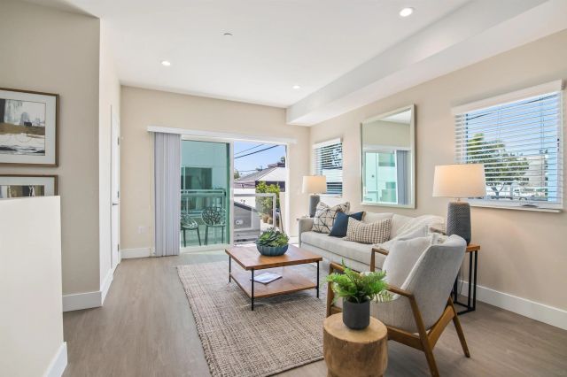 1956 Hornblend St 8, San Diego, CA 92109