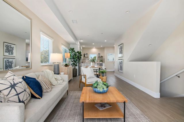 1956 Hornblend St 8, San Diego, CA 92109