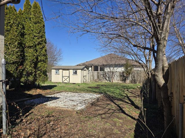 4905 W Kingsbury Street, Springfield, MO 65802