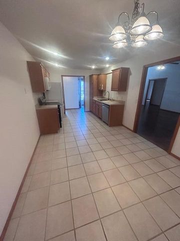 4905 W Kingsbury Street, Springfield, MO 65802