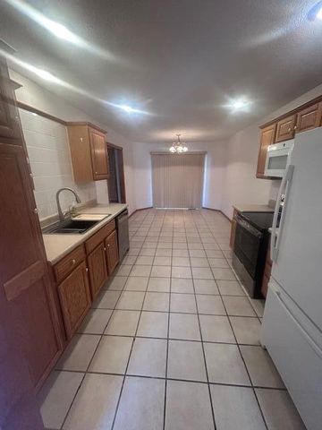 4905 W Kingsbury Street, Springfield, MO 65802