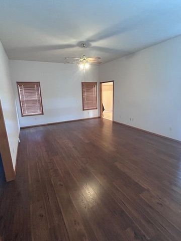 4905 W Kingsbury Street, Springfield, MO 65802