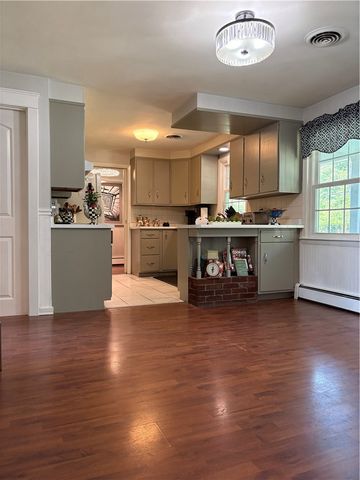 85 Commonwealth Avenue, Warwick, RI 02886