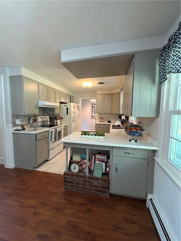 85 Commonwealth Avenue, Warwick, RI 02886